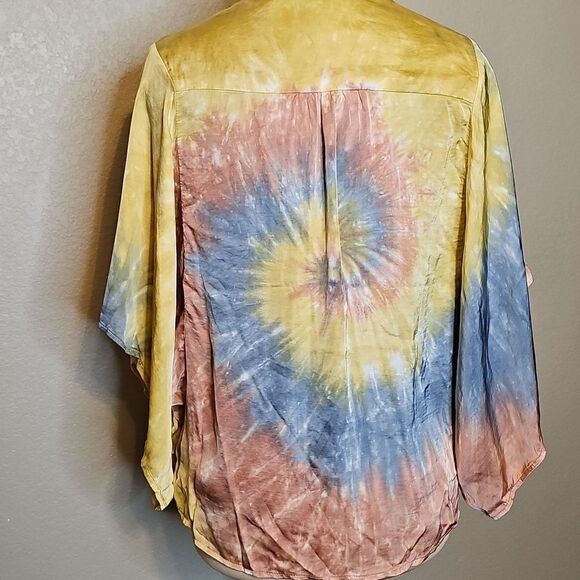 NWOT VICI Small Tie-Dye Button-Up Kimono Sleeve Satin Women's Top - Picture 3 of 7